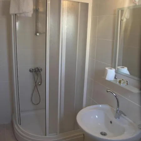 Madi Lara Hotel